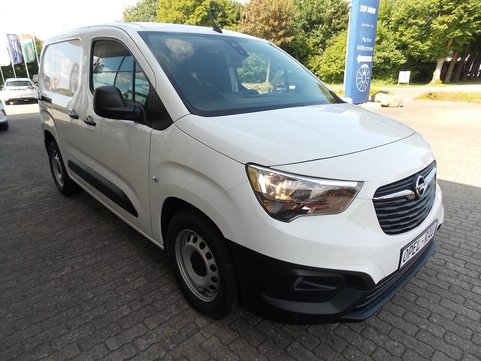 Opel Combo-e Cargo Edition - Samsaru's Car Outlet