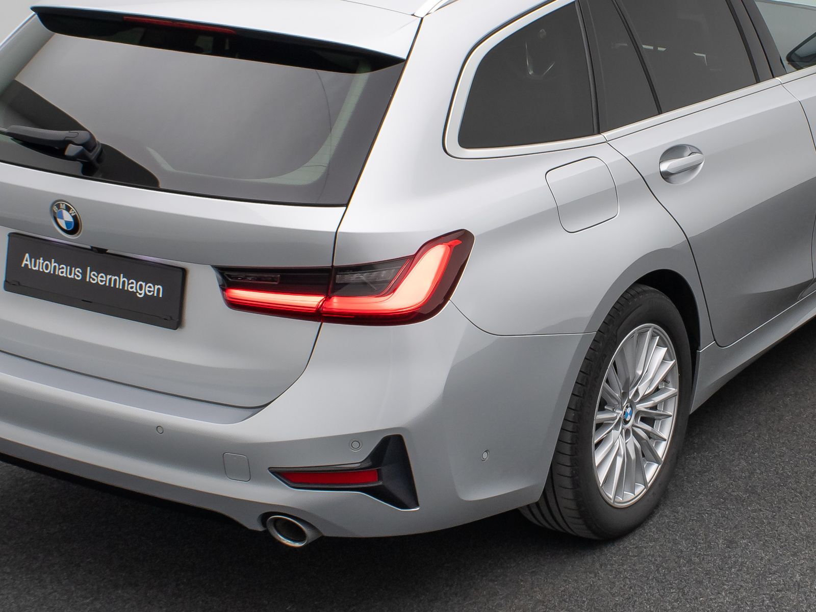 BMW 320d SportLine - Samsaru's Car Outlet