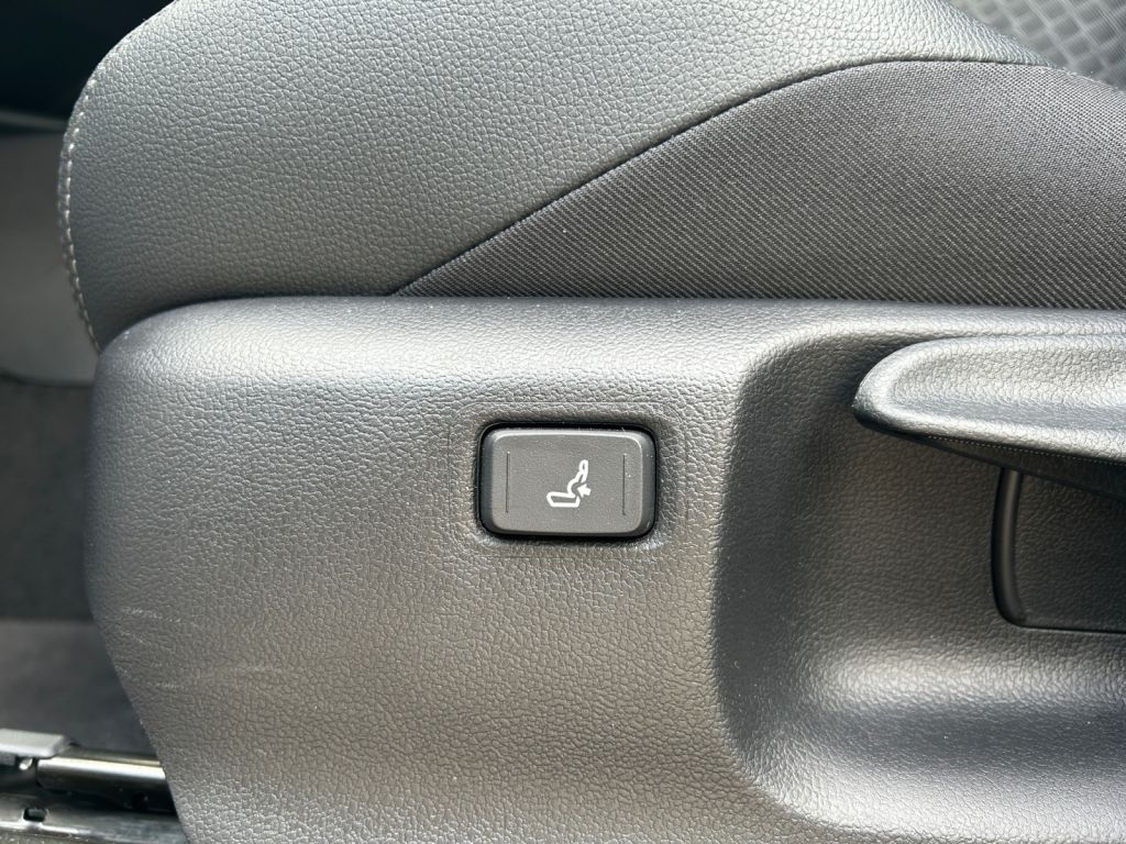 Toyota C-HR 2.0 Hybrid - Samsaru's Car Outlet