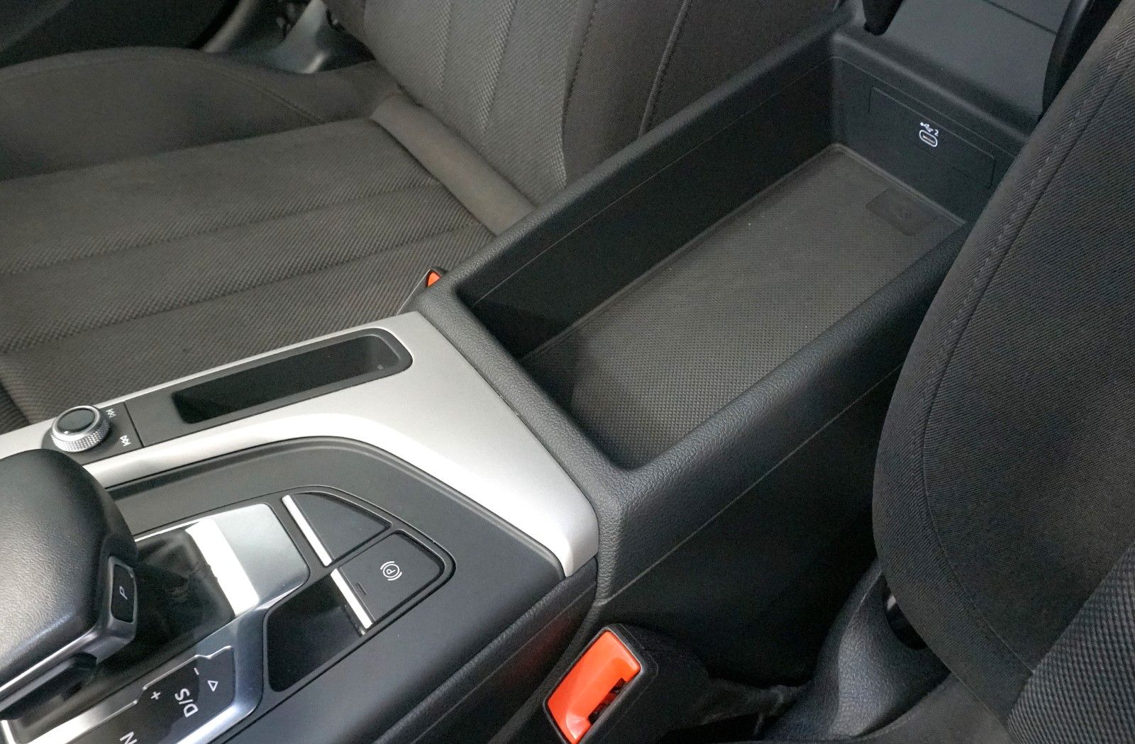 Audi A4 Lim. 40 TFSI S line - Samsaru's Car Outlet