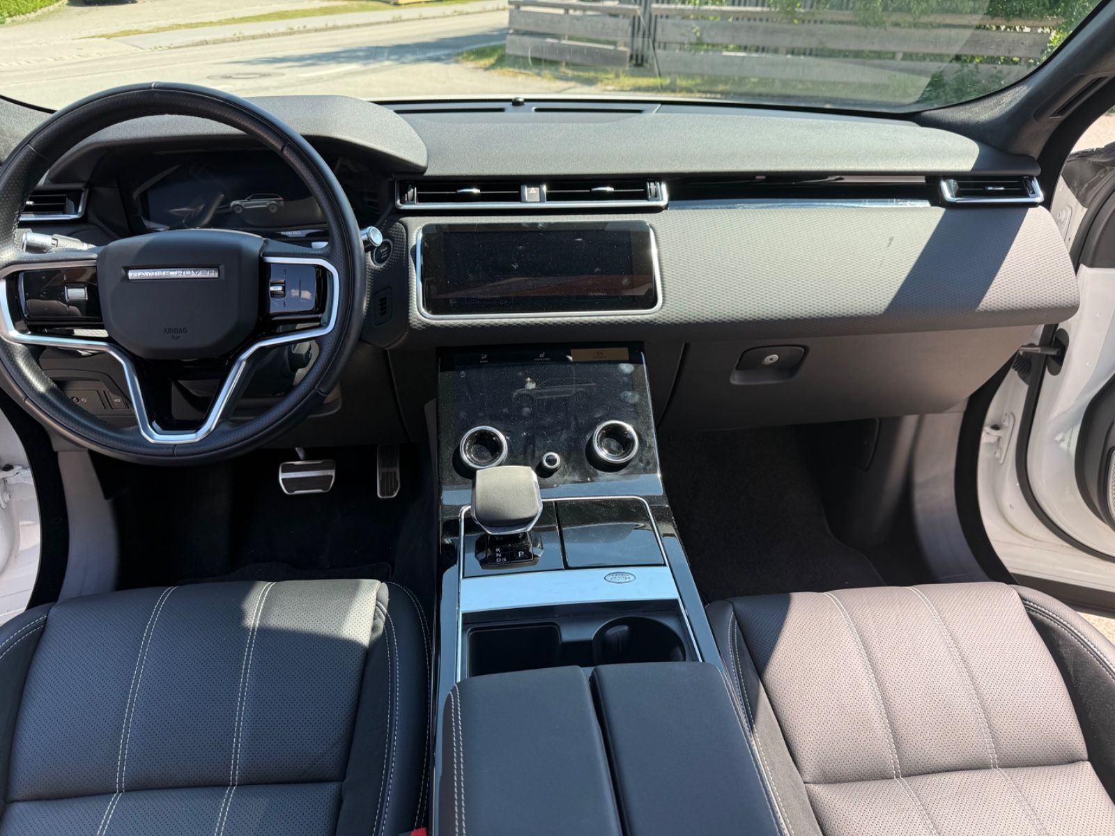 Range Rover Velar D300 Auric Edition - Samsaru's Car Outlet