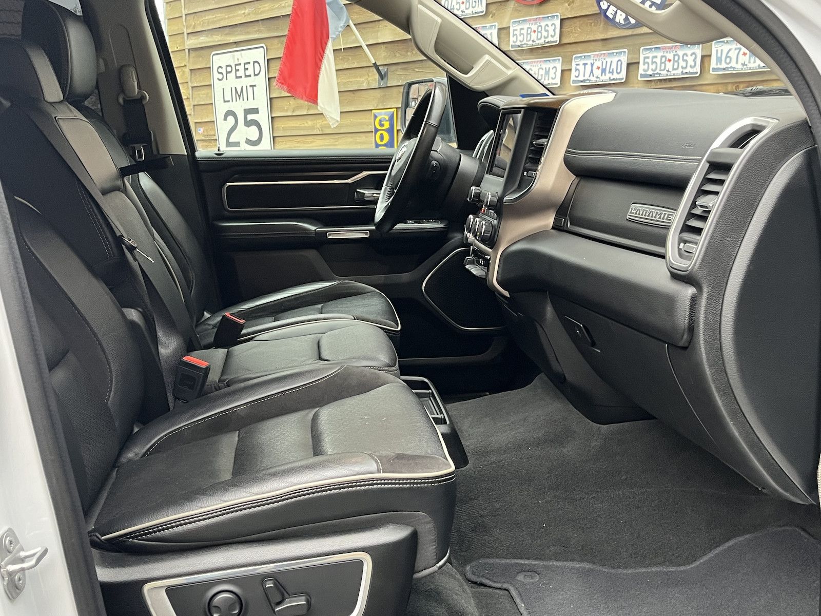 Dodge RAM 1500 Laramie LED AHK LPG Memory LPG