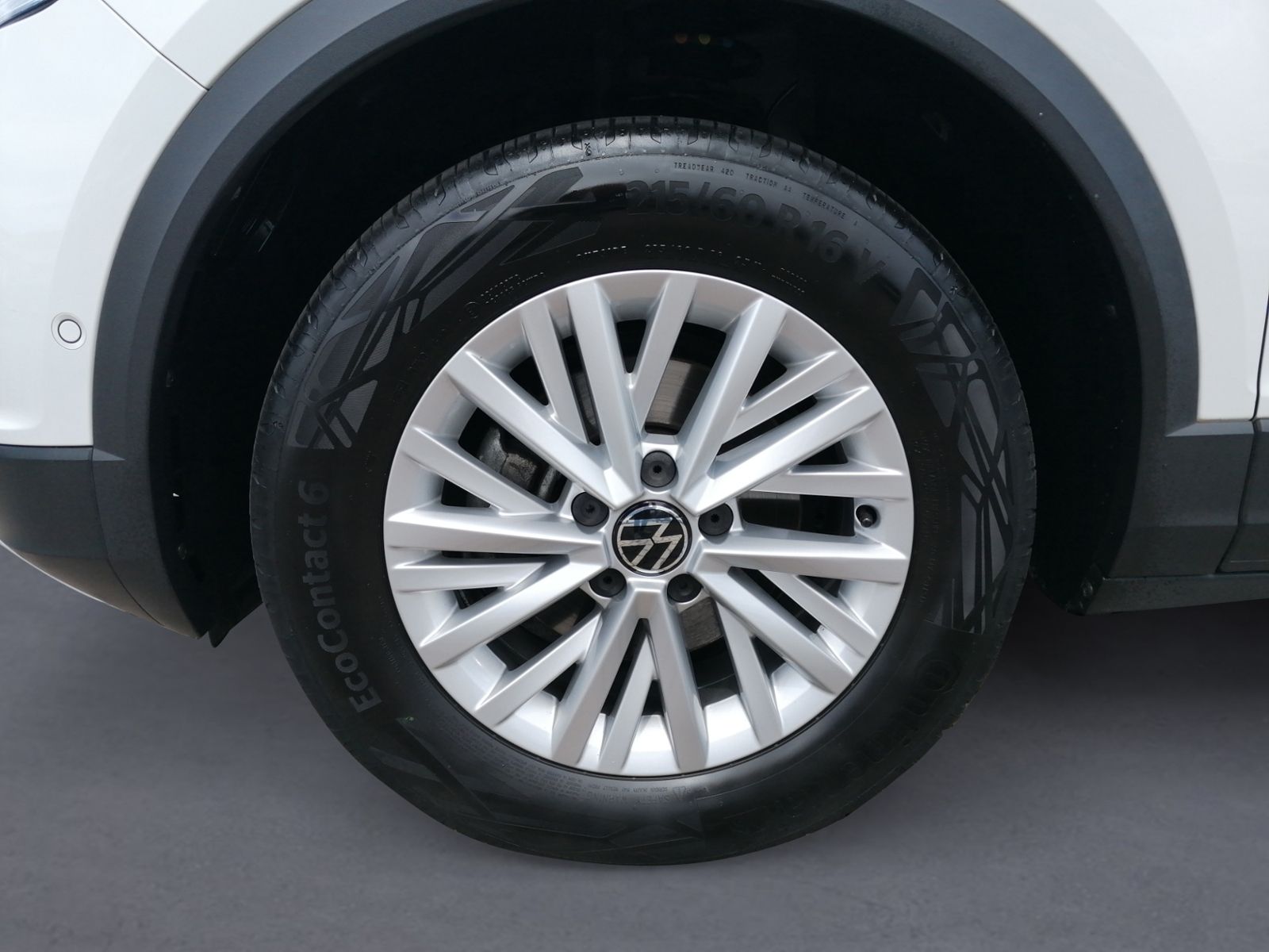 Volkswagen T-Roc 1.0 TSI Life - Samsaru's Car Outlet