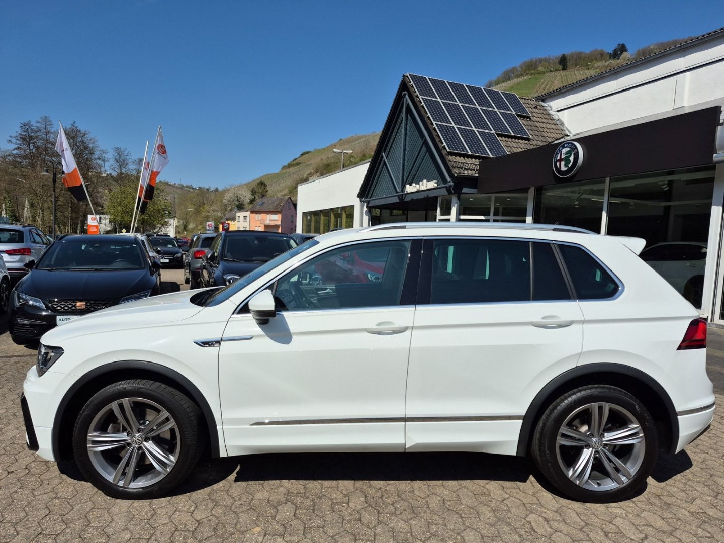 Volkswagen Tiguan 2.0 R-Line 4Motion - Samsaru's Car Outlet