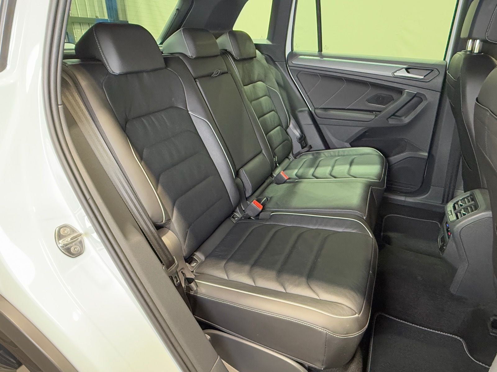 Volkswagen Tiguan R-Line 2.0 TDI DSG 4M - Samsaru's Car Outlet