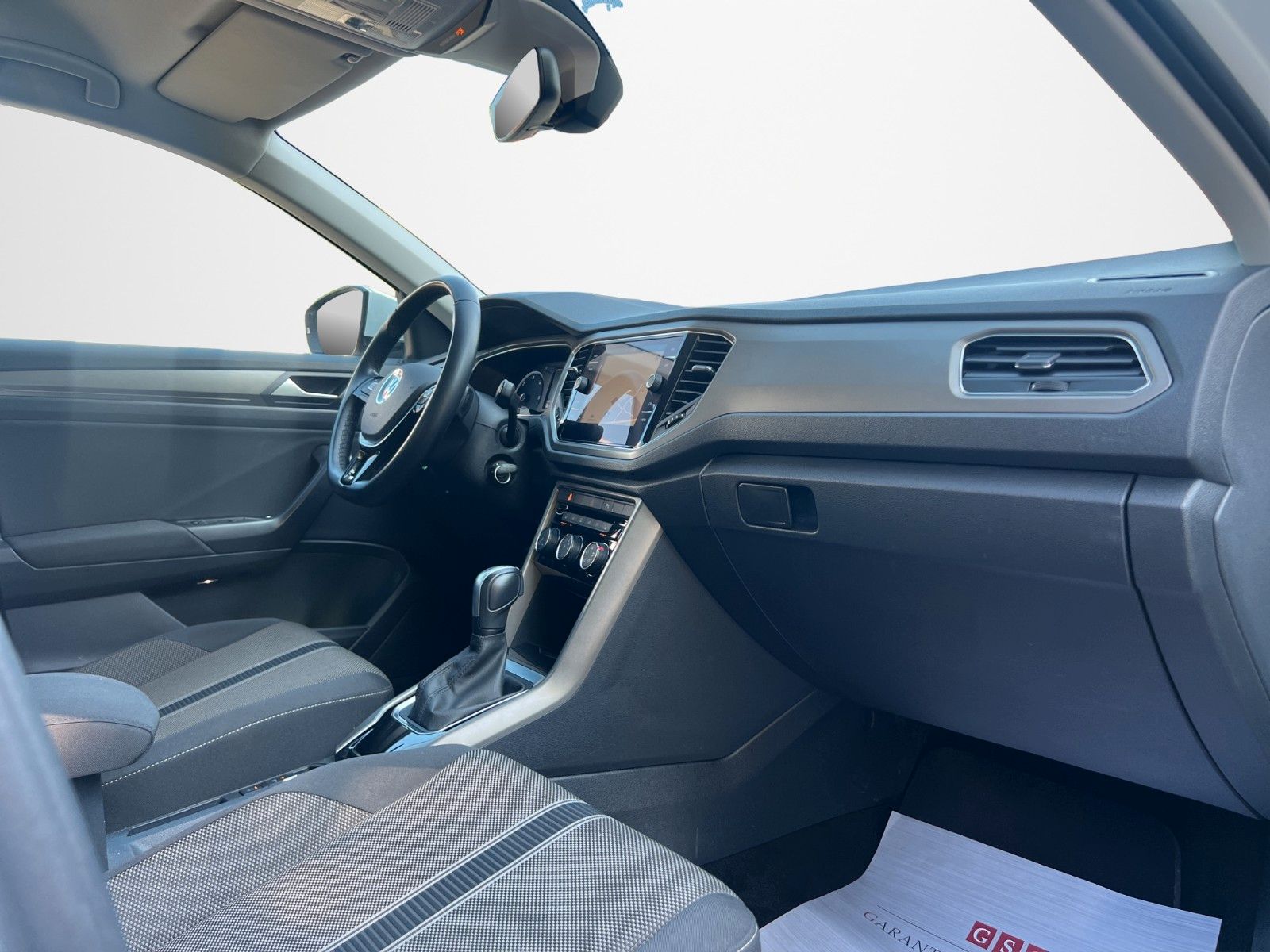 Volkswagen T-Roc Style - Samsaru's Car Outlet