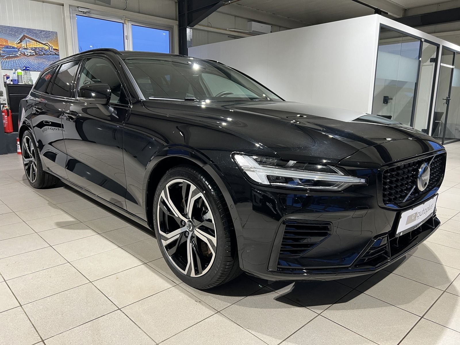Volvo V60 T6 Plus Dark Recharge AWD ACC Pano AHK 360°