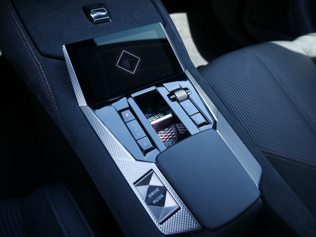 DS Automobiles DS 4 E-TENSE 225 Performance Line + MATRIX-LED