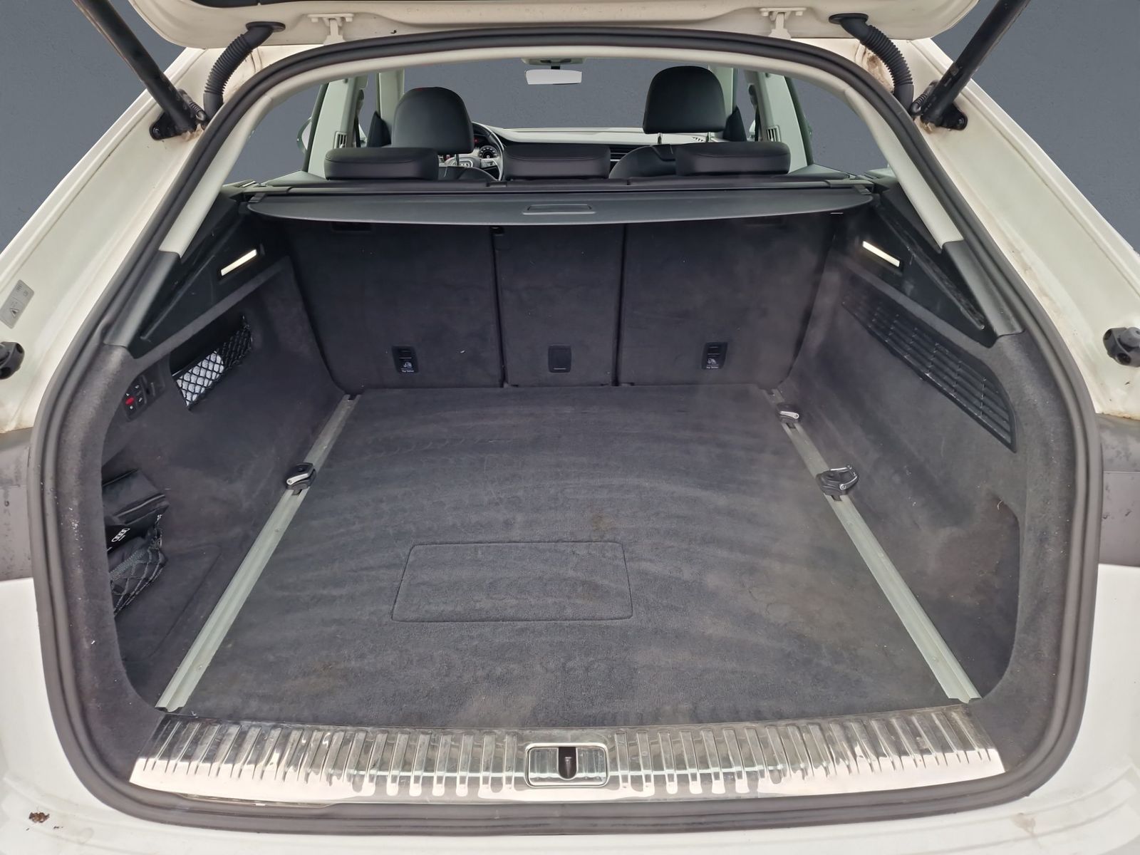 Audi Q8 55 TFSI e qu S line AHK Luftfahrw. Leder Kam.