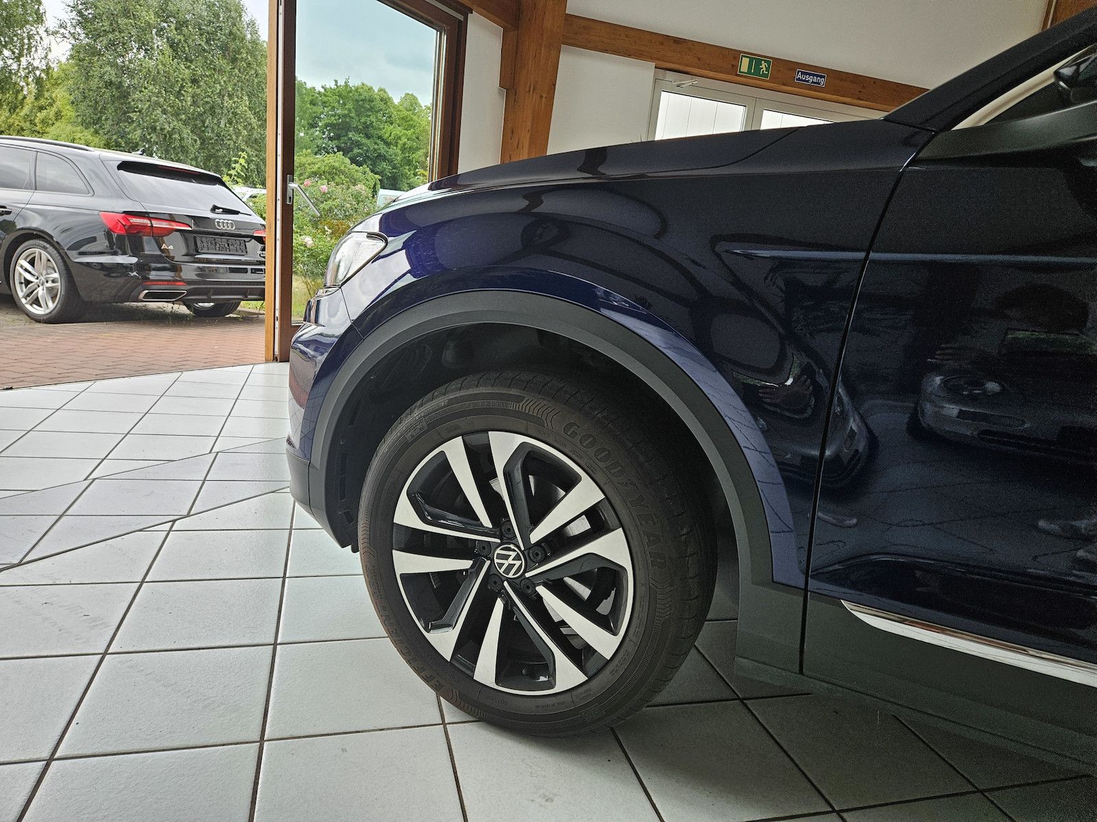 Volkswagen T-Roc 1.5 TSI Style - Samsaru's Car Outlet
