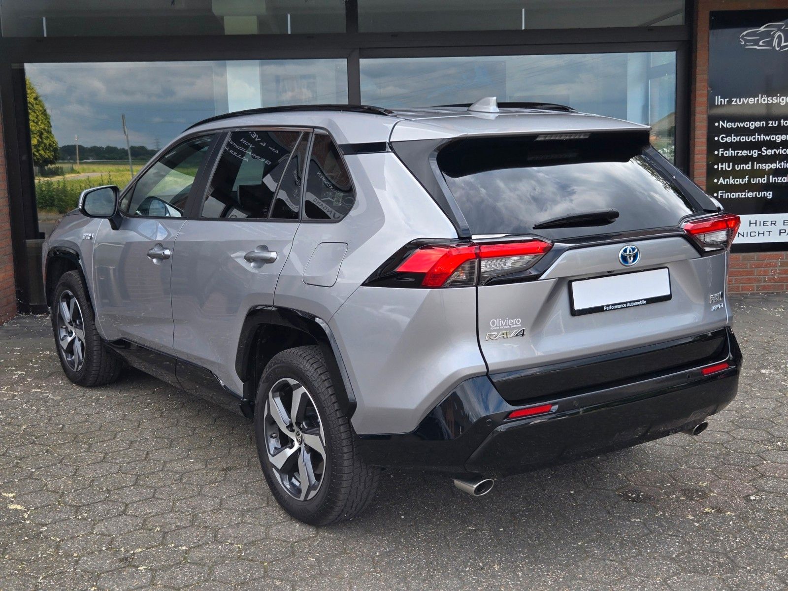 Toyota RAV 4 Hybrid Plug-in - Samsaru's Car Outlet