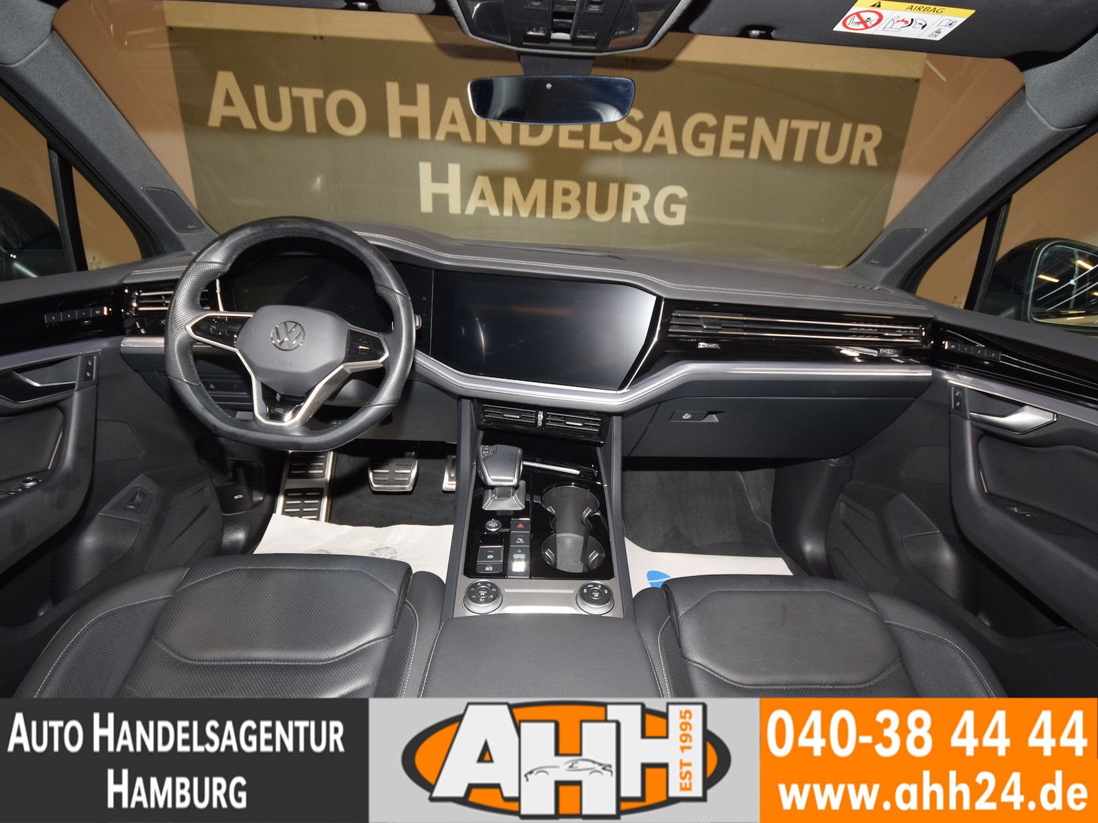 Volkswagen Touareg 3.0 TSI 4M R-LINE - Samsaru's Car Outlet
