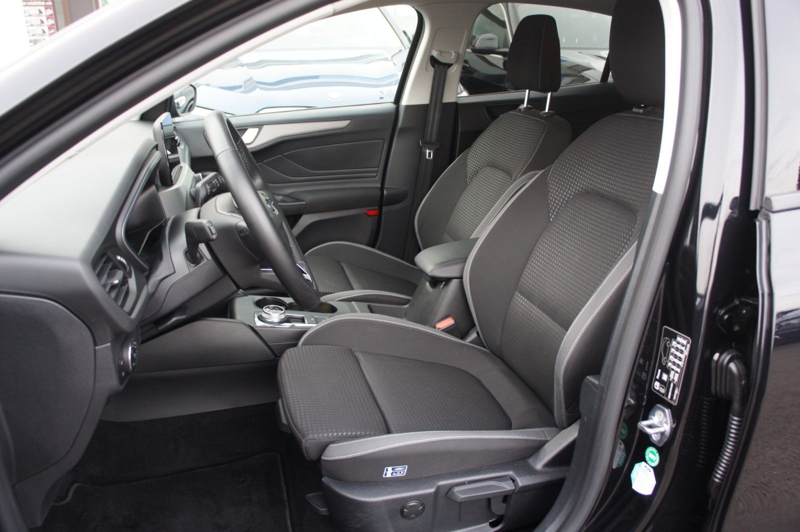 Ford Focus Lim Cool&Connect*ACC*LED*KAM*AGR*BLIS*