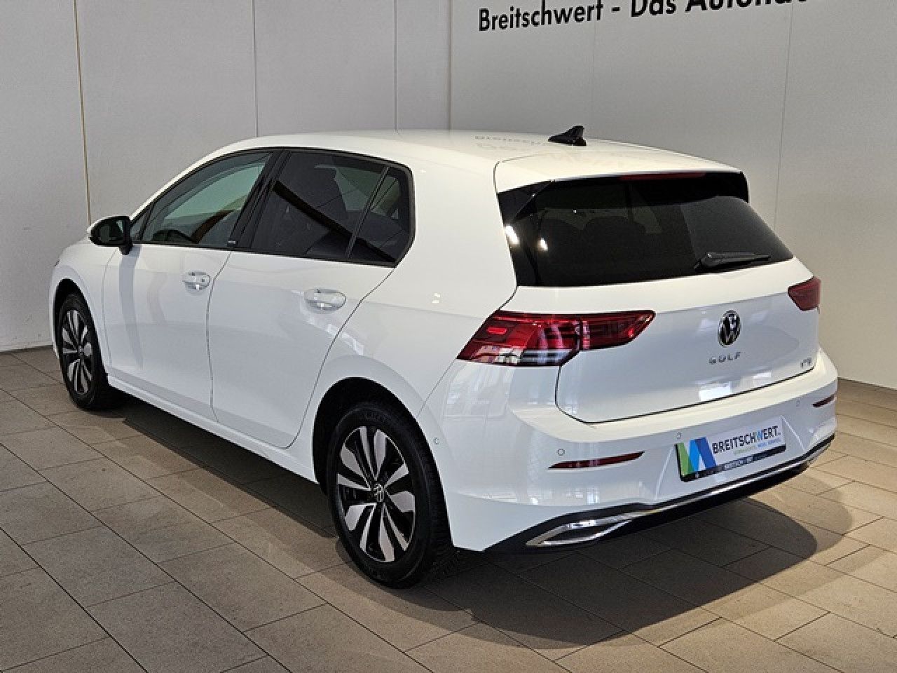 Volkswagen Golf 1.5 eTSI Move DSG - Samsaru's Car Outlet