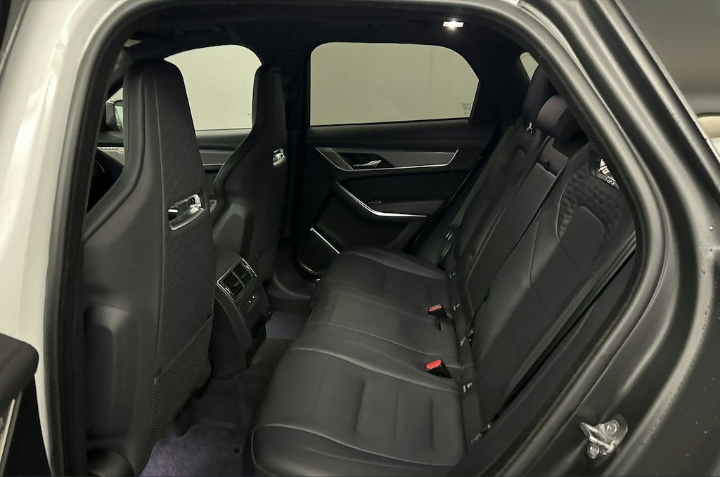 Jaguar SVR+PANO+MATRIX+22"+BLACK+ACC++AHK+DCC+360+AMBI+