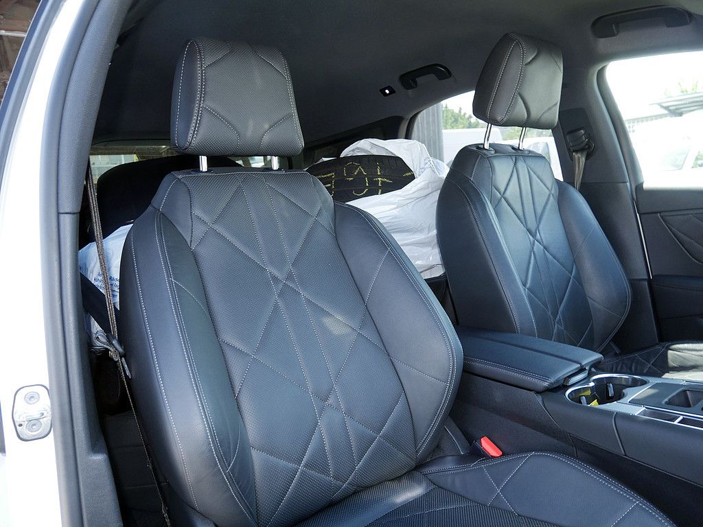 DS Automobiles DS 7 Crossback E-Tense Rivoli 4x4 AKTIVSITZE LED