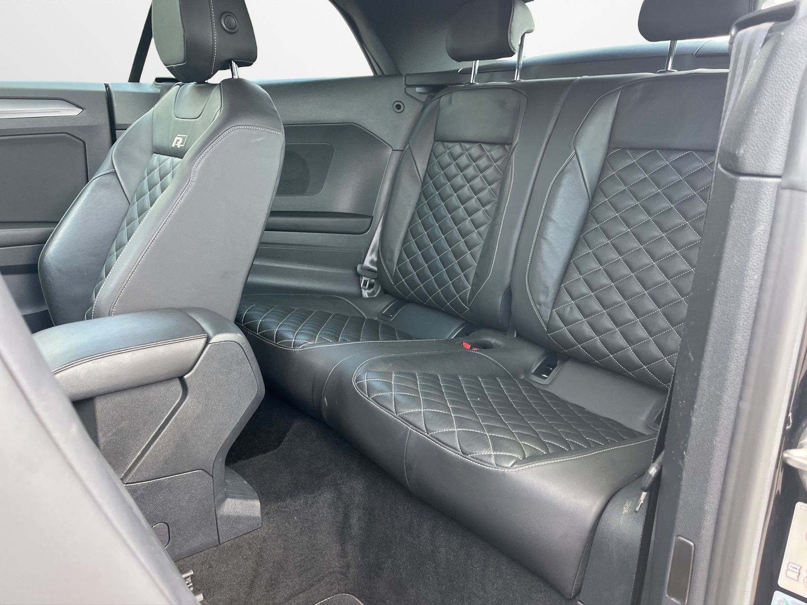 Volkswagen T-Roc 1.5 TSI DSG R-Line Black - Samsaru's Car Outlet