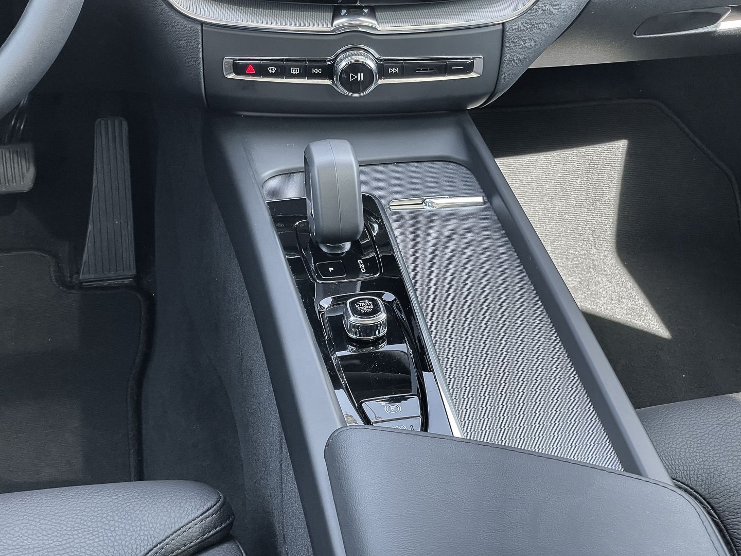 Volvo XC60 Plus Dark Recharge Plug-In Hybrid AWD T8 Tw