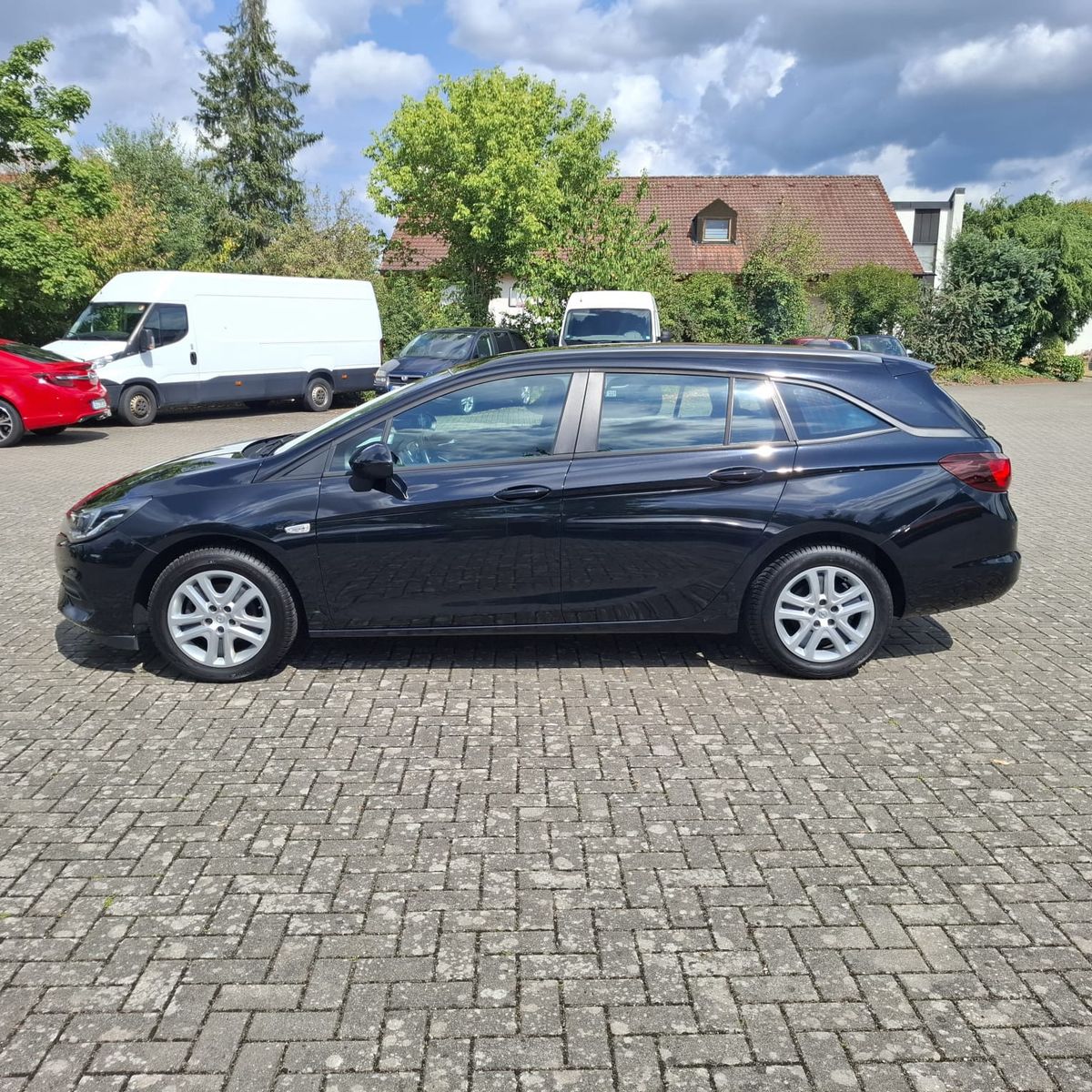 Opel Astra K 1.4 Turbo Sports Tourer Edition - Samsaru's Car Outlet