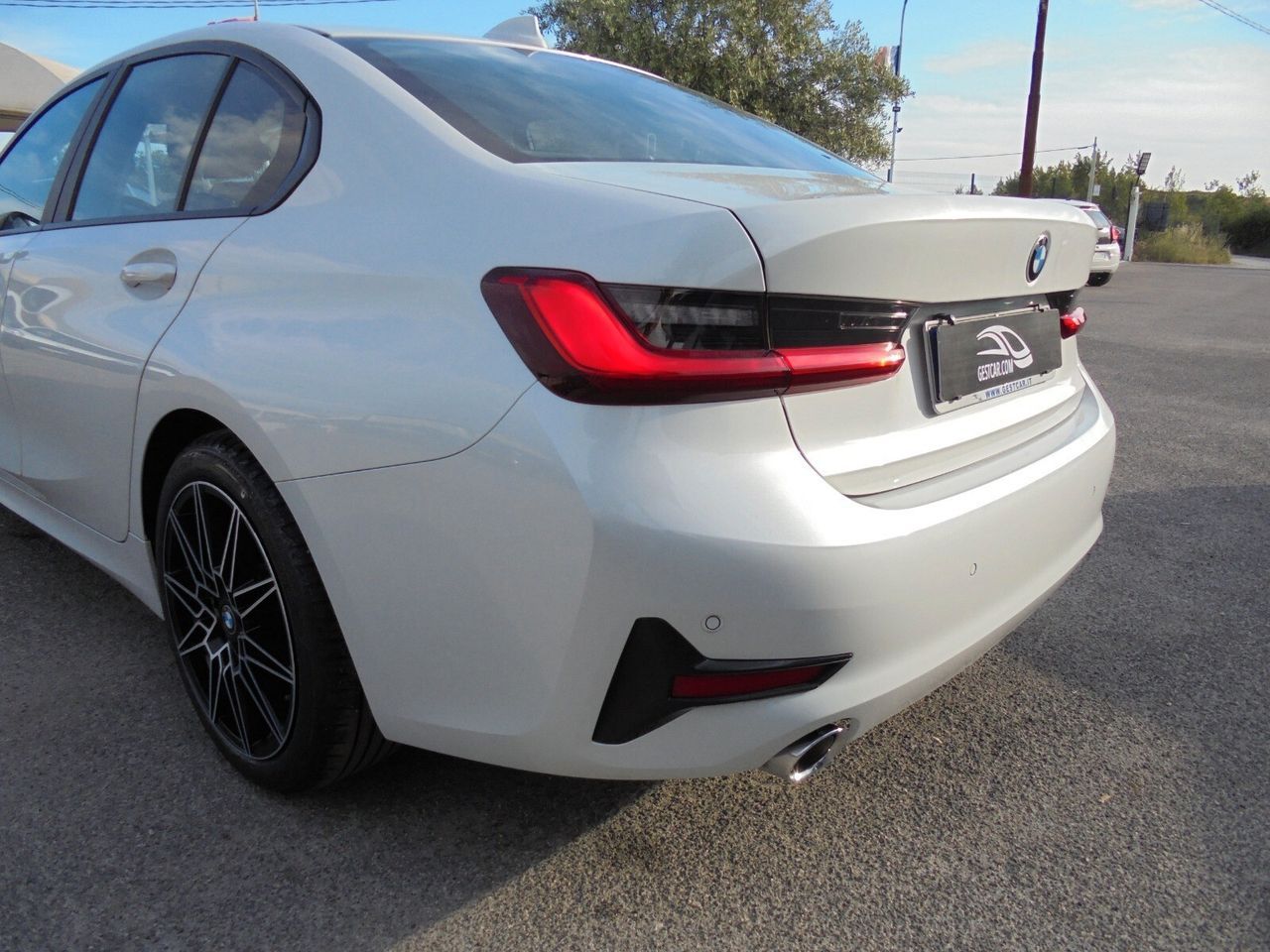 BMW 320 320d 48V Business Advantage - Samsaru's Car Outlet