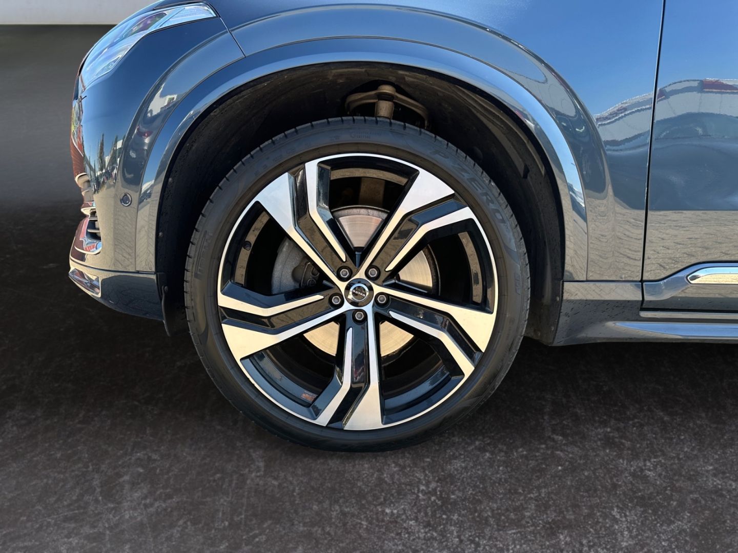 Volvo XC90 B5 AWD Plus Bright M-H *22''*StHz*Pano*360*