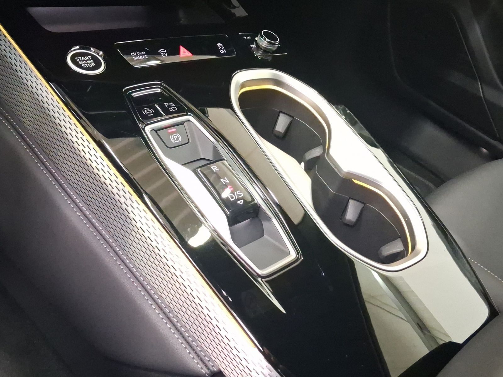 Audi A6 Avant eHybrid Q S LINE UPE93 AHK BF-DISPLAY M