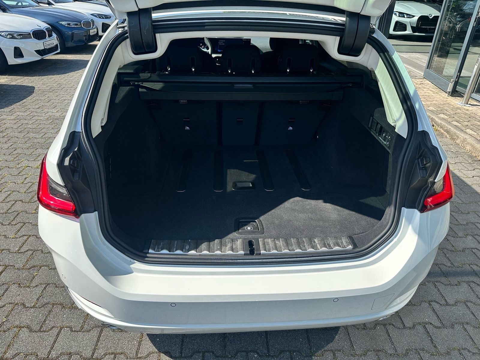 BMW 318i Touring DrivingAssist Stop&Go HeadUp AHK