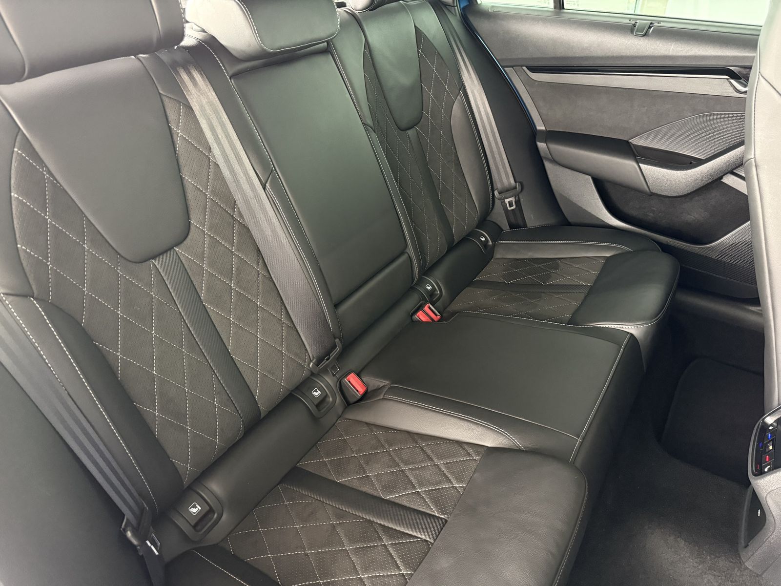 Skoda Octavia Combi RS - Samsaru's Car Outlet