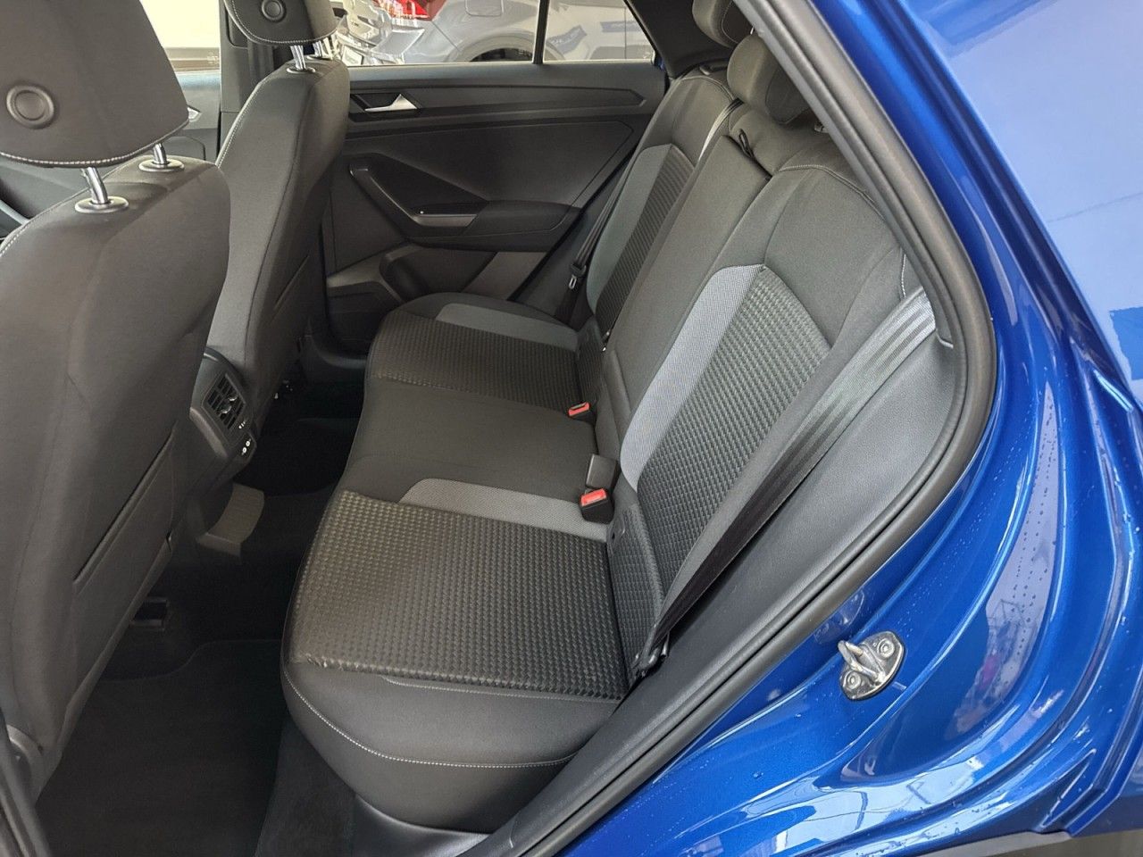 Volkswagen T-Roc 1.5 TSI Active - Samsaru's Car Outlet