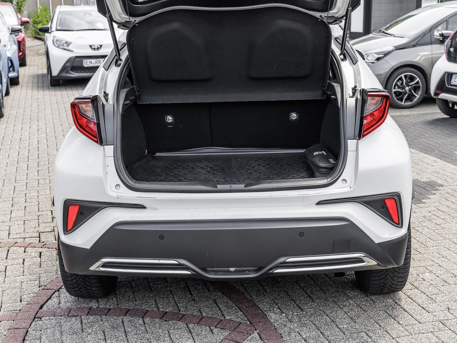 Toyota C-HR 2.0 Hybrid - Samsaru's Car Outlet
