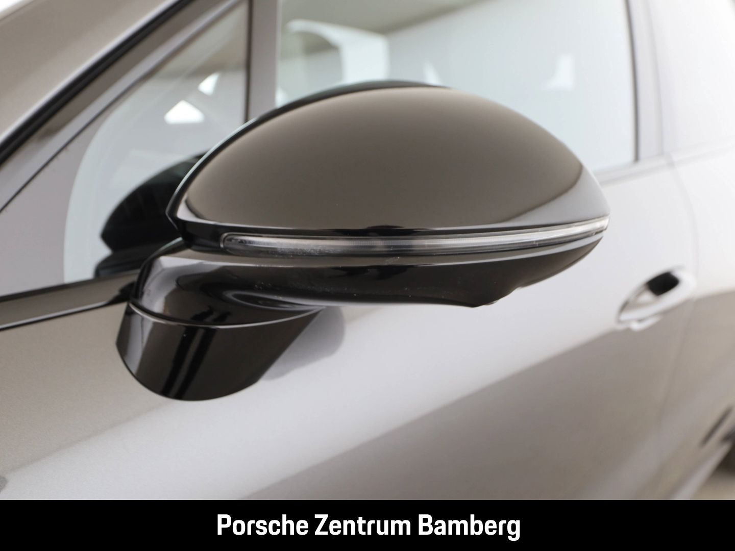 Porsche Cayenne E-Hybrid/ PDCC/ InnoDrive/ HUD/ Massage