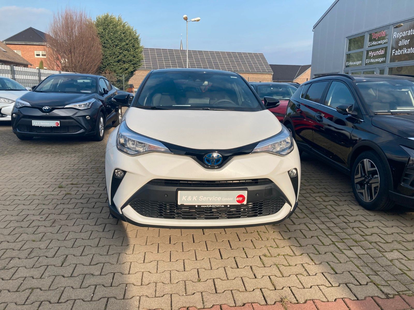 Toyota C-HR 2.0-l-VVTi Hybrid - Samsaru's Car Outlet