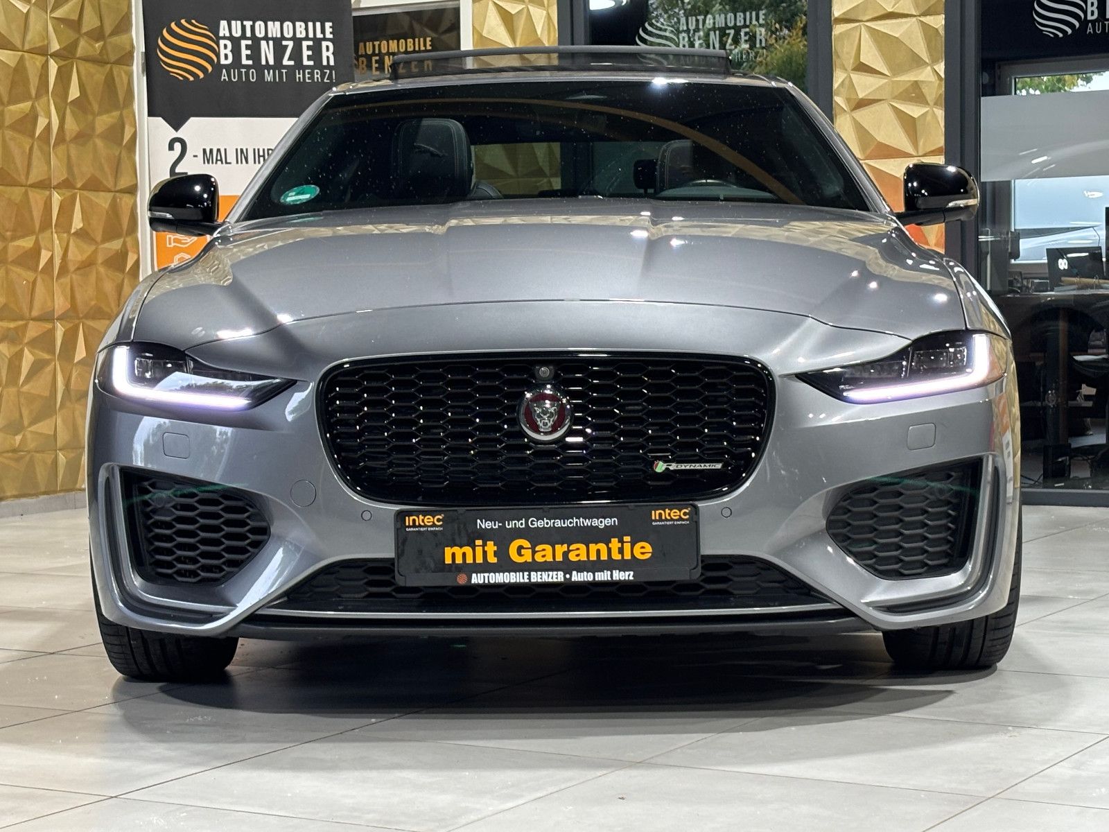 Jaguar XE R-Dynamic Black/360''KAM/PANO/EXCLUSIV/MERIDI