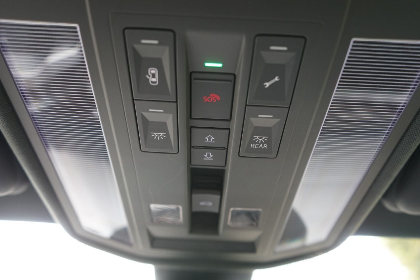Volkswagen Touareg 4.0 V8 TDI R-Line - Samsaru's Car Outlet