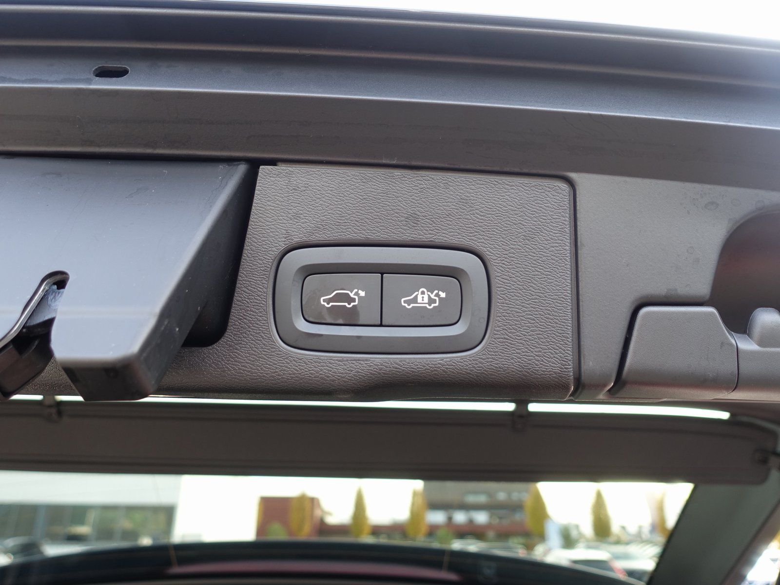 Volvo XC60 Black Edition Ultra T8 AWD/Massage/B&W/AHK