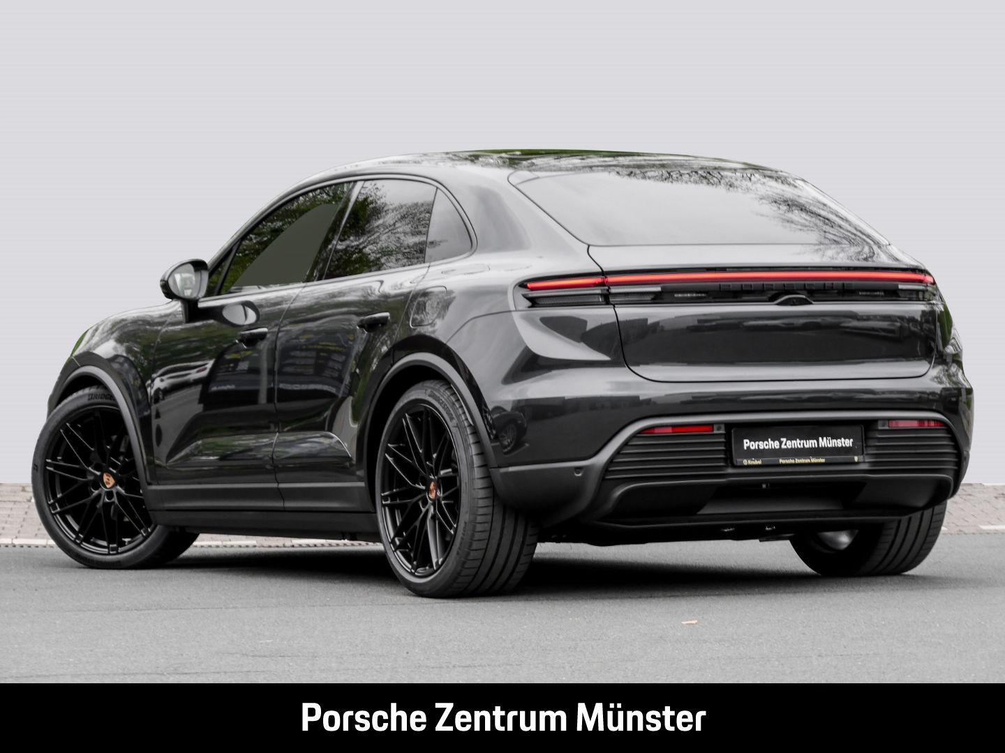 Porsche Macan 4 - Samsaru's Car Outlet