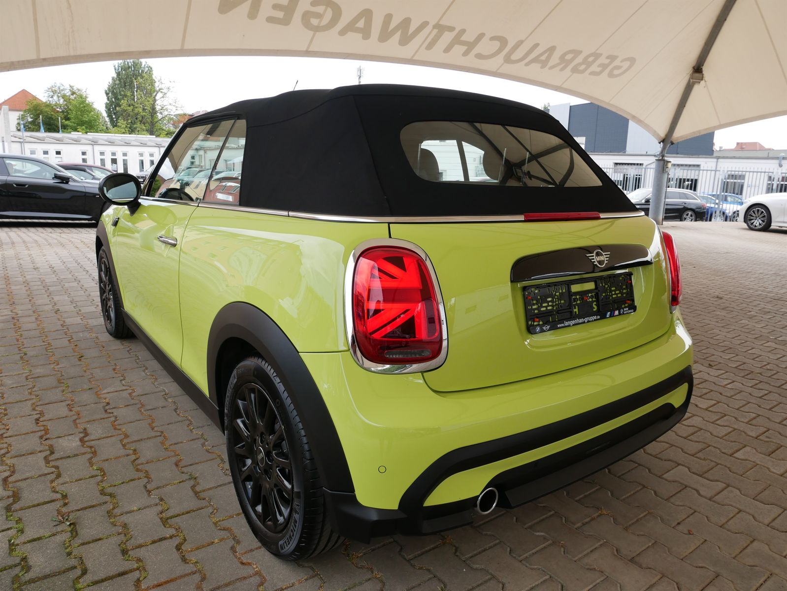 MINI Cooper Cabrio - Samsaru's Car Outlet