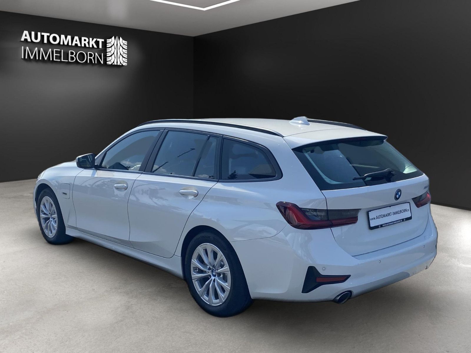 BMW 330 e - Samsaru's Car Outlet