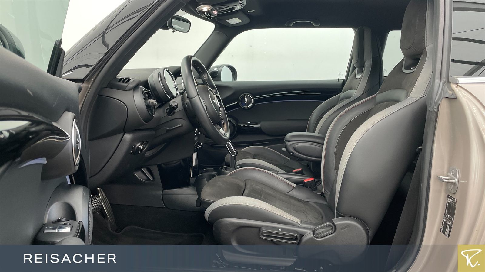 MINI Cooper A JCWTrim - Samsaru's Car Outlet