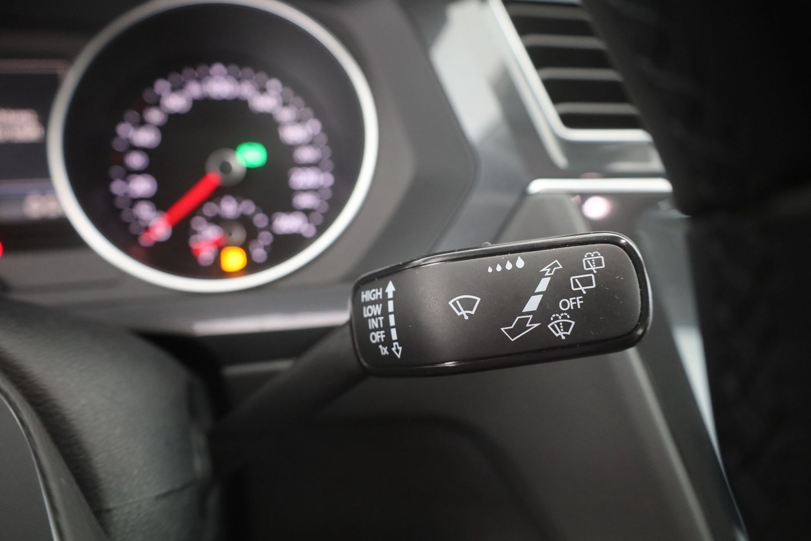 Volkswagen Tiguan 2.0 TSI 4Motion Life - Samsaru's Car Outlet