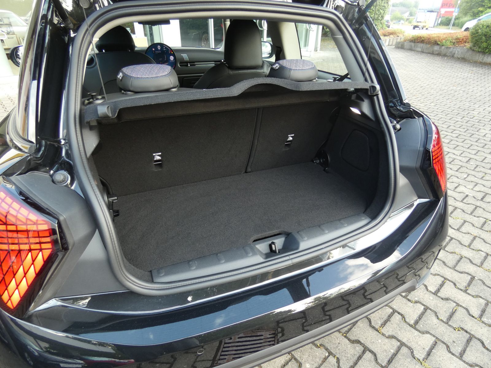 MINI Cooper C - Samsaru's Car Outlet