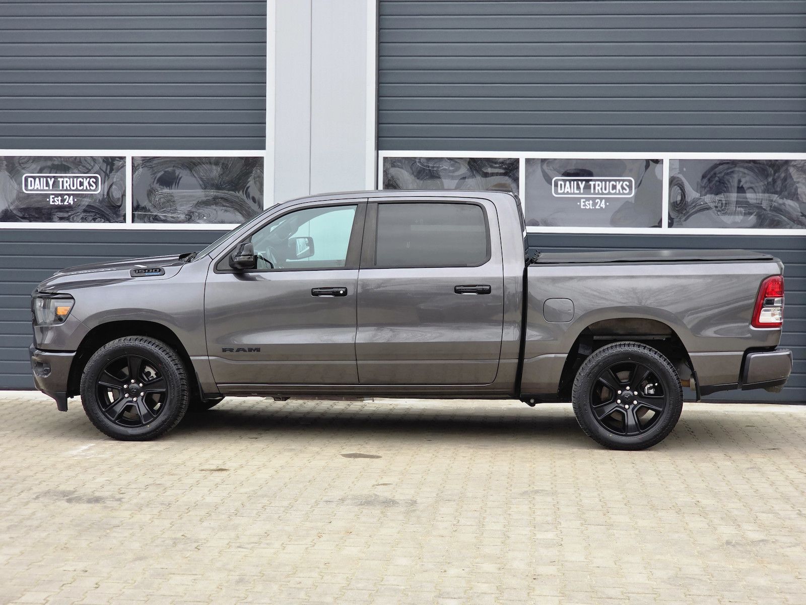 Dodge RAM 1500 5.7 4x4 Bighorn Night Kamera 12´´ PDC