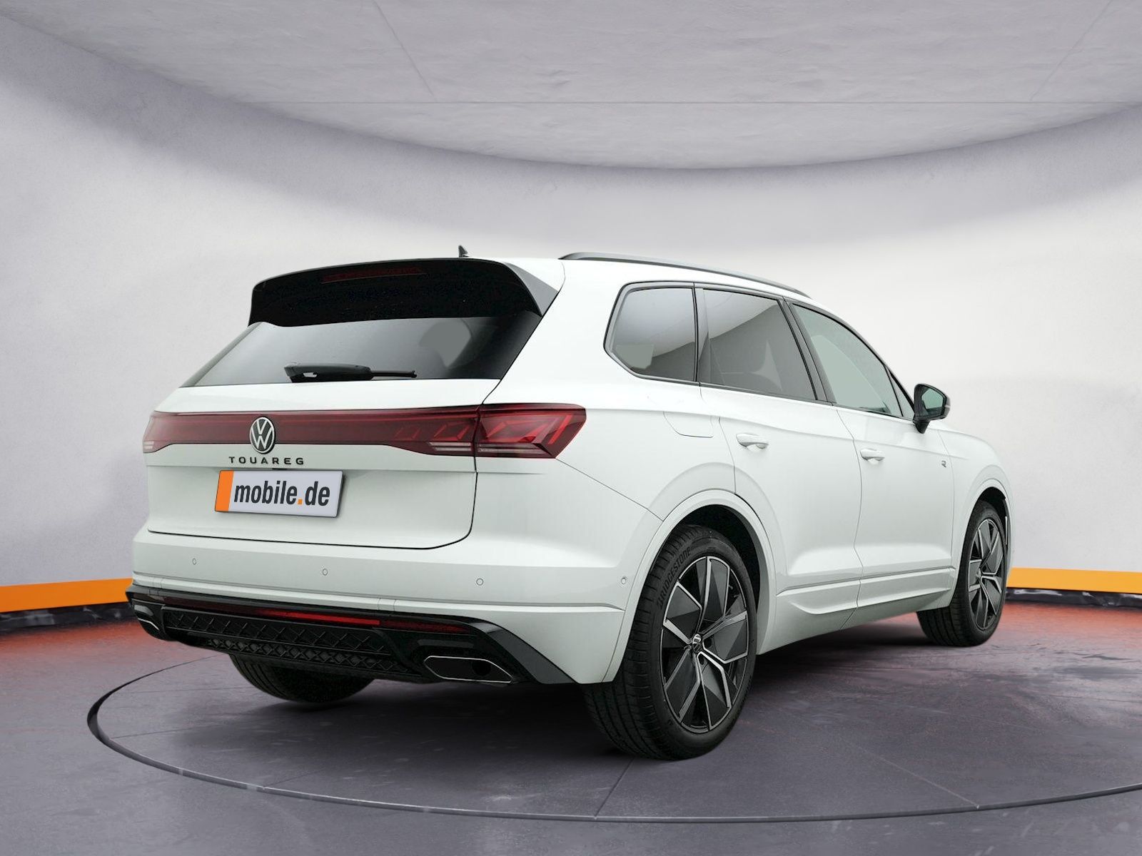 Volkswagen Touareg 3.0 TDI R-Line - Samsaru's Car Outlet