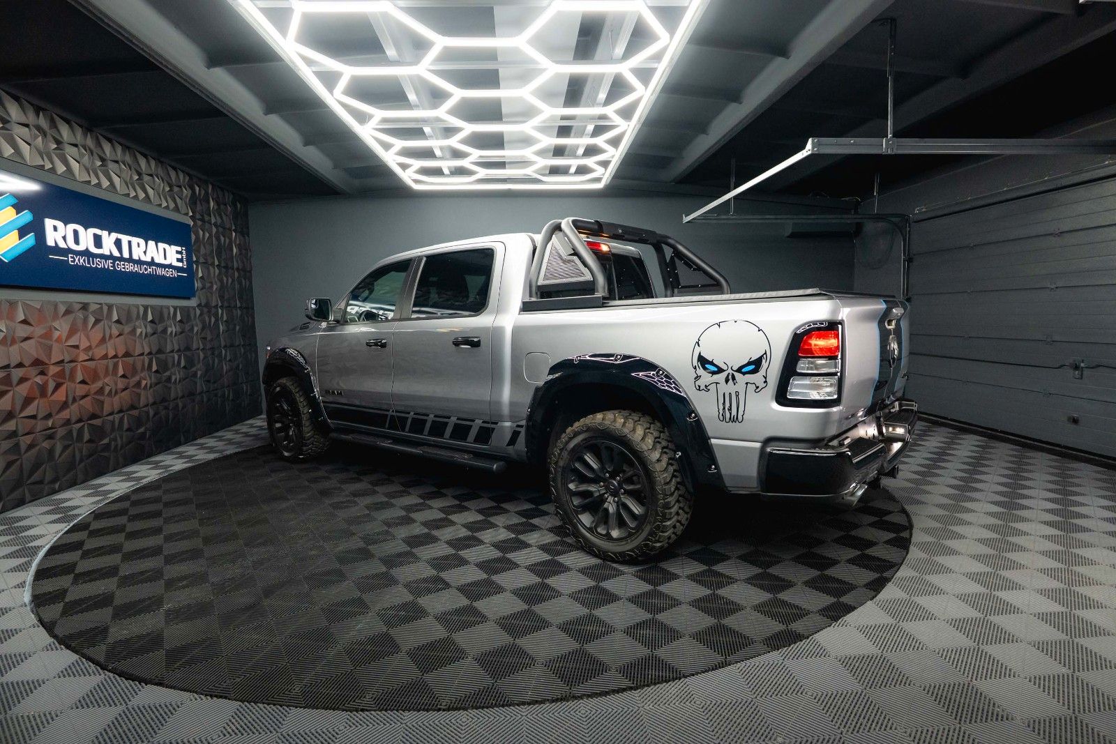 Dodge RAM 5.7 V8 HEMI 4x4 OFFROAD Night PUNISHER 19%