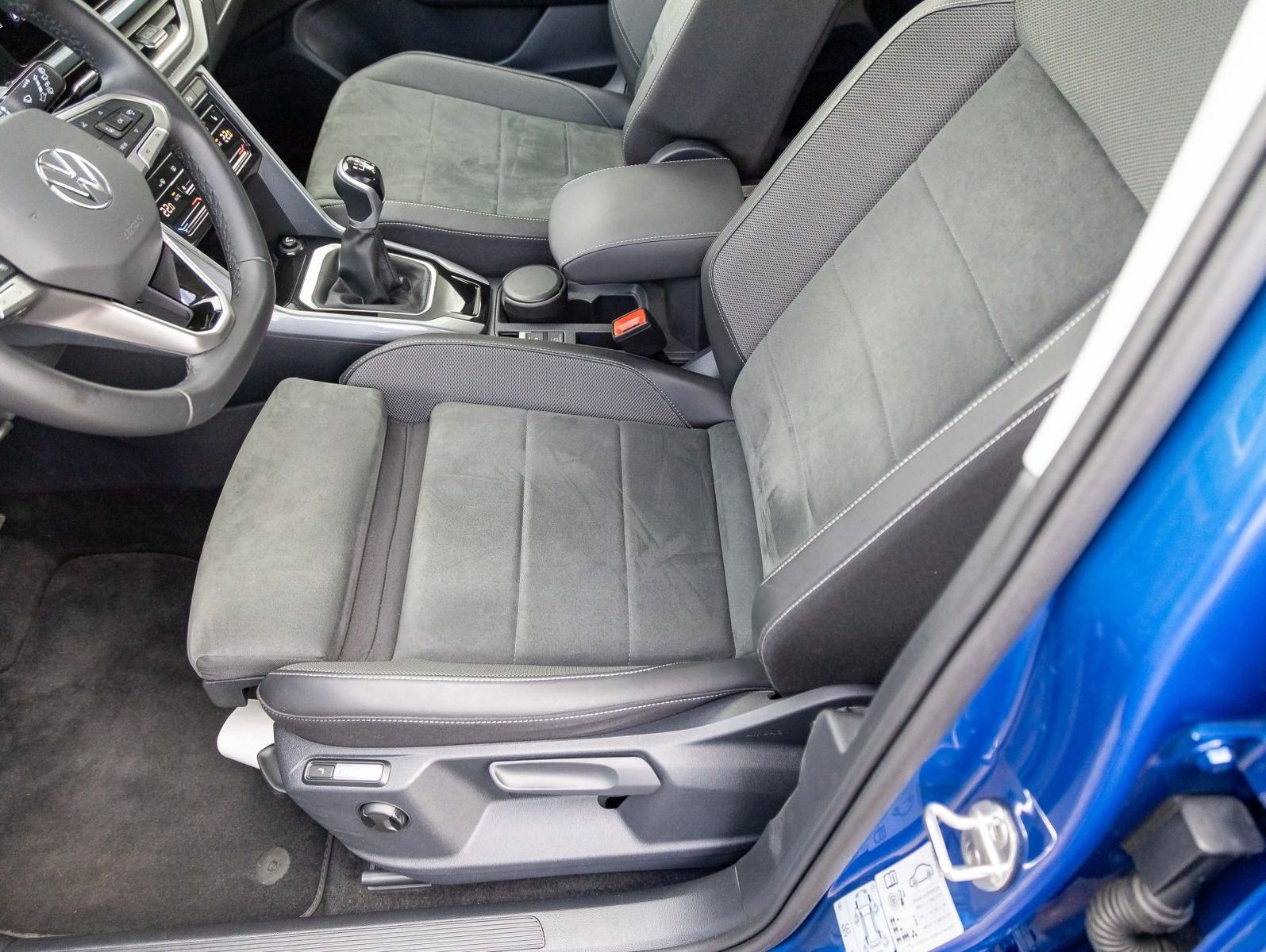 Volkswagen T-Roc 1.0 TSI Style - Samsaru's Car Outlet