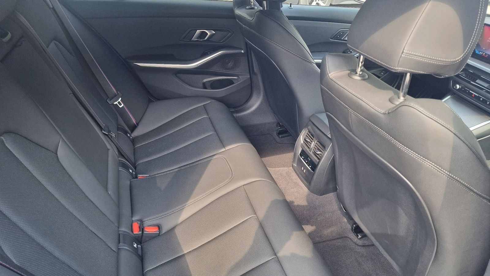 BMW 318d M Sport Head-Up HiFi DAB LED