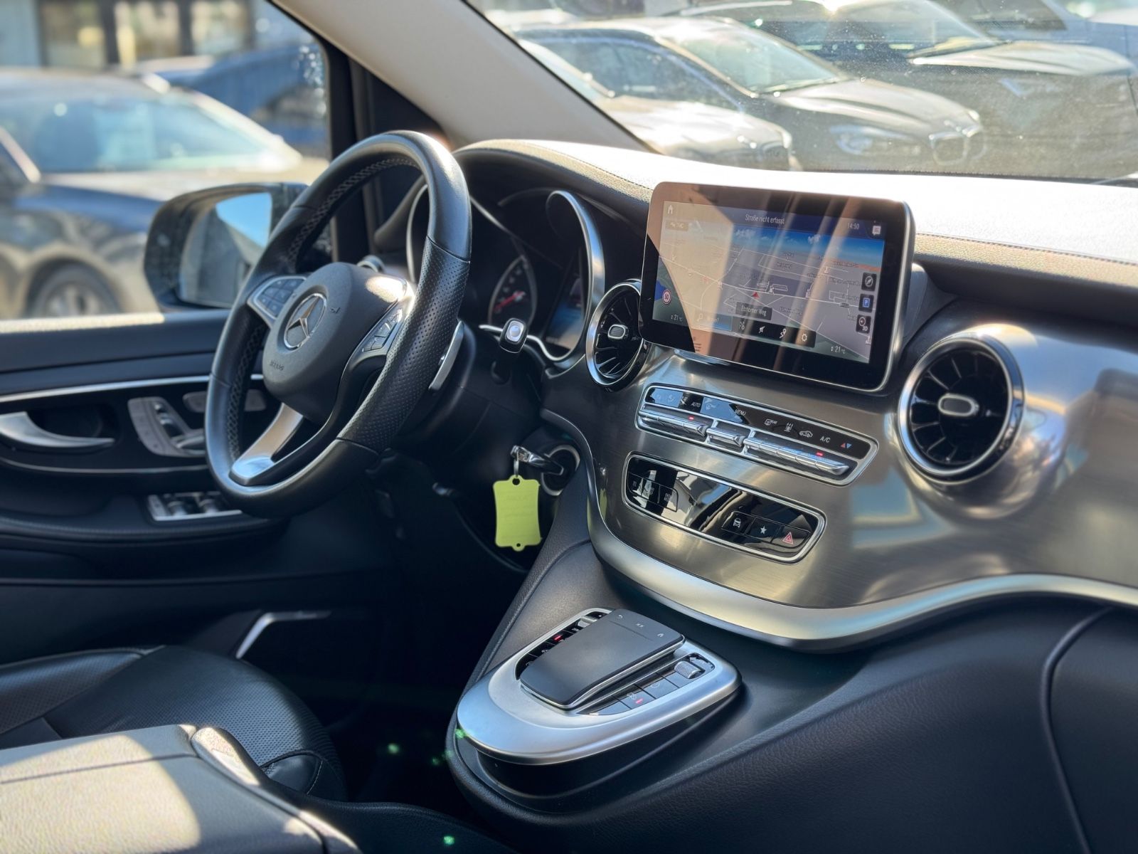 Mercedes-Benz V 300 d Exclusive - Samsaru's Car Outlet