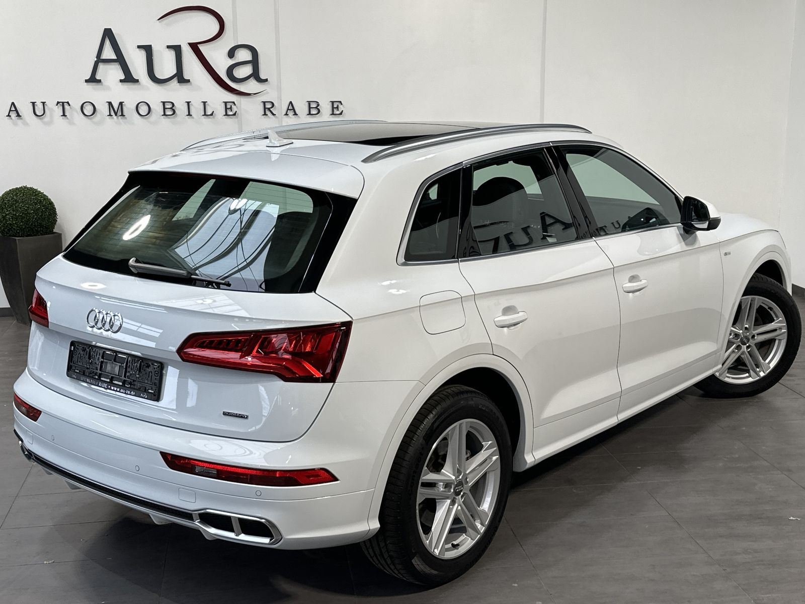 Audi Q5 55 TFSIe Qu S-Line NAV+LED+AHK+VCOCK+PANO+SHZ