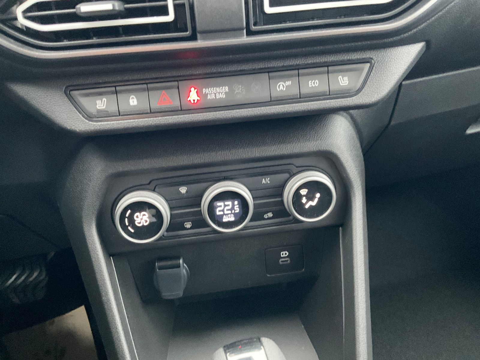 Dacia Sandero 1.0 TCe DSG Expression*Navi*LED*SHZ*Kame