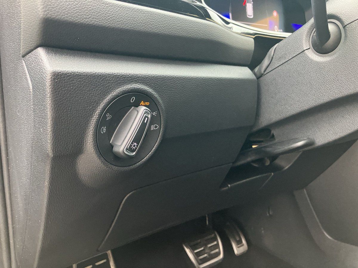 Volkswagen T-Roc R-Line 2.0 TDI DSG - Samsaru's Car Outlet